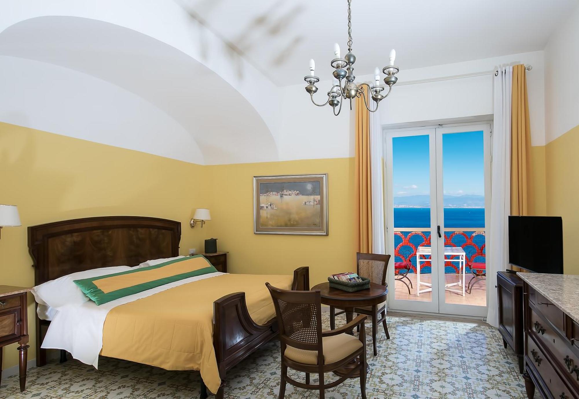 Classic Doppelzimmer mit Balkon und Meerblick